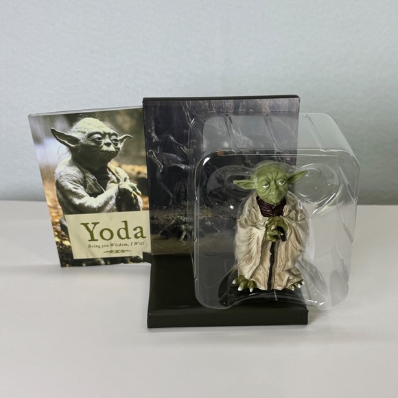 Star Wars Yoda Figurine Mini Kit with‎ Book of Wisdom Collectible Statue Figure - Picture 1 of 7